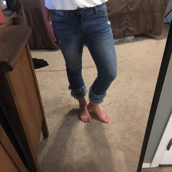 Capri or ankle length jeans shredded bottom - Picture 8 of 9